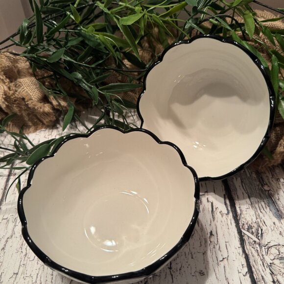 NWOT Set of 2 Scallop Edge Bowls White Black - Picture 2 of 5